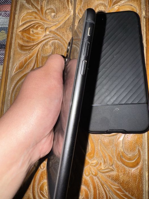 Айфон 11 в и идеальном состоянии