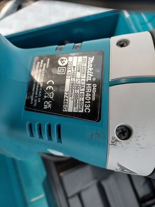 Перфоратор Makita HR 4013 C