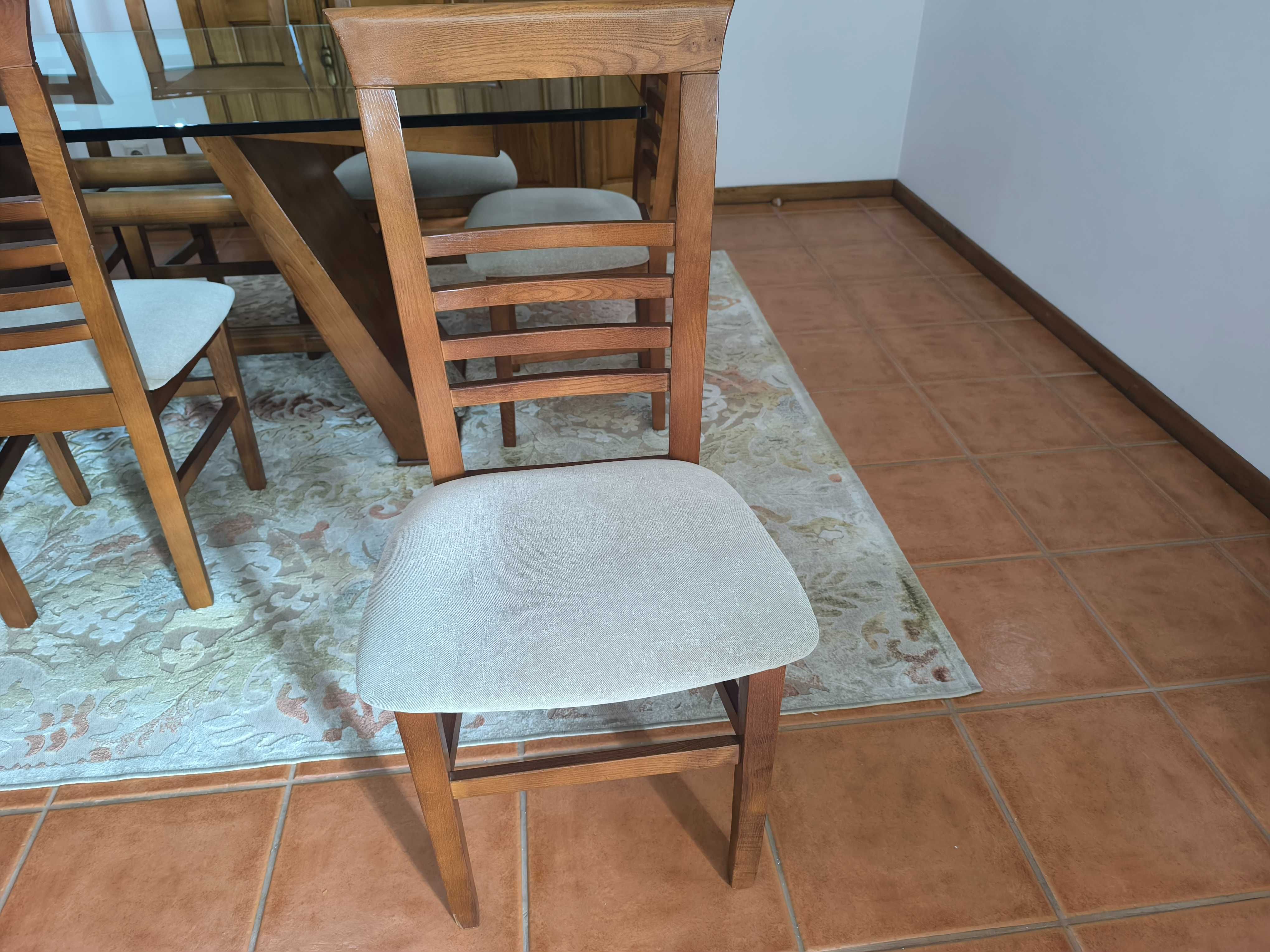 Baixa de Preço: Mesa de sala elegante e moderna com 8 cadeiras