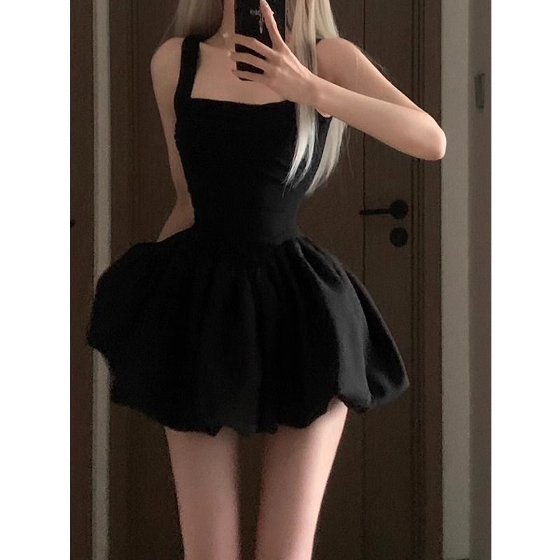 Чорне плаття в стилі miu miu