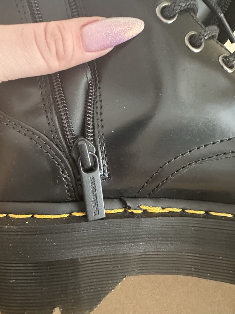 Dr. Martens Jadon Black