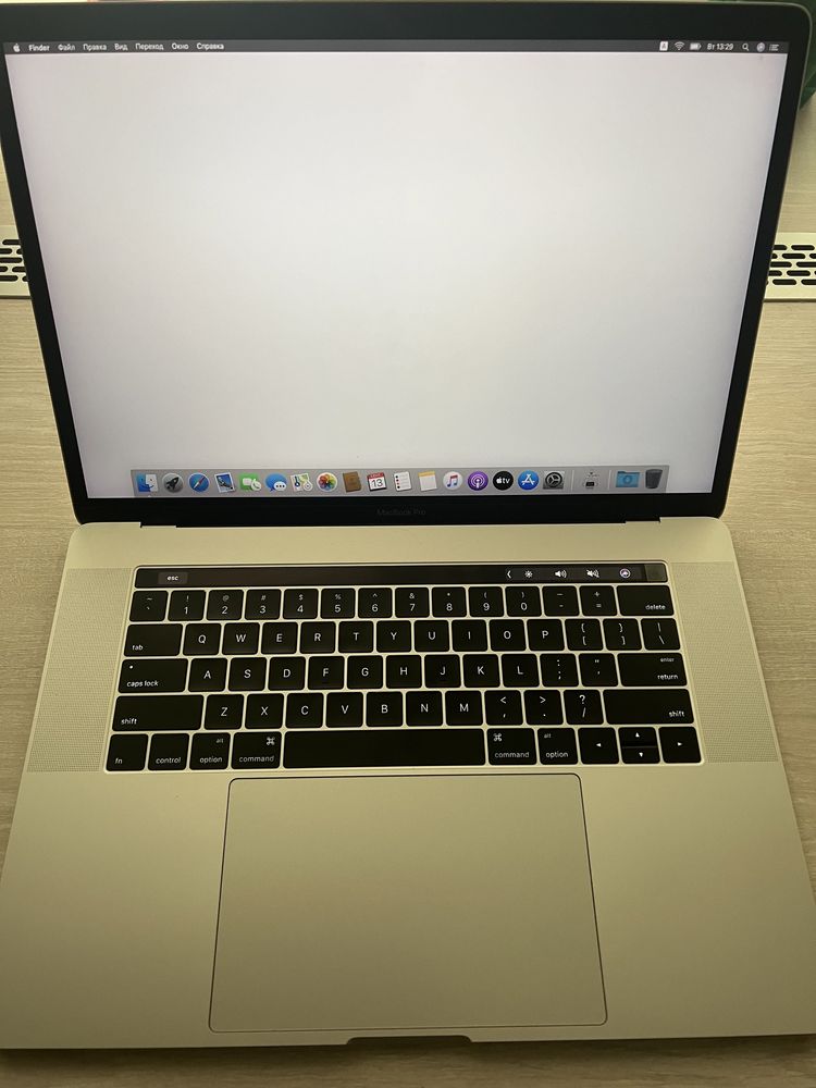 Apple Macbook Pro 15.4 i7 2.6 16gb 256 ssd silver