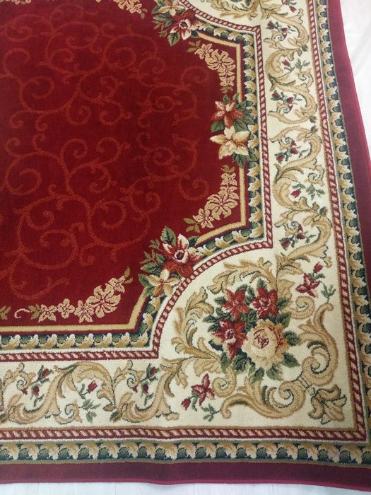 Килим красивий,з орнаментом.