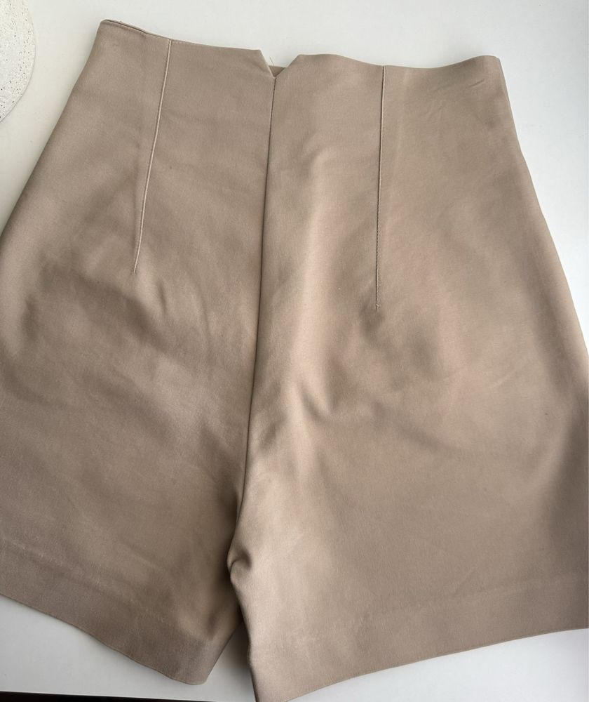 Calções beige stradivarius