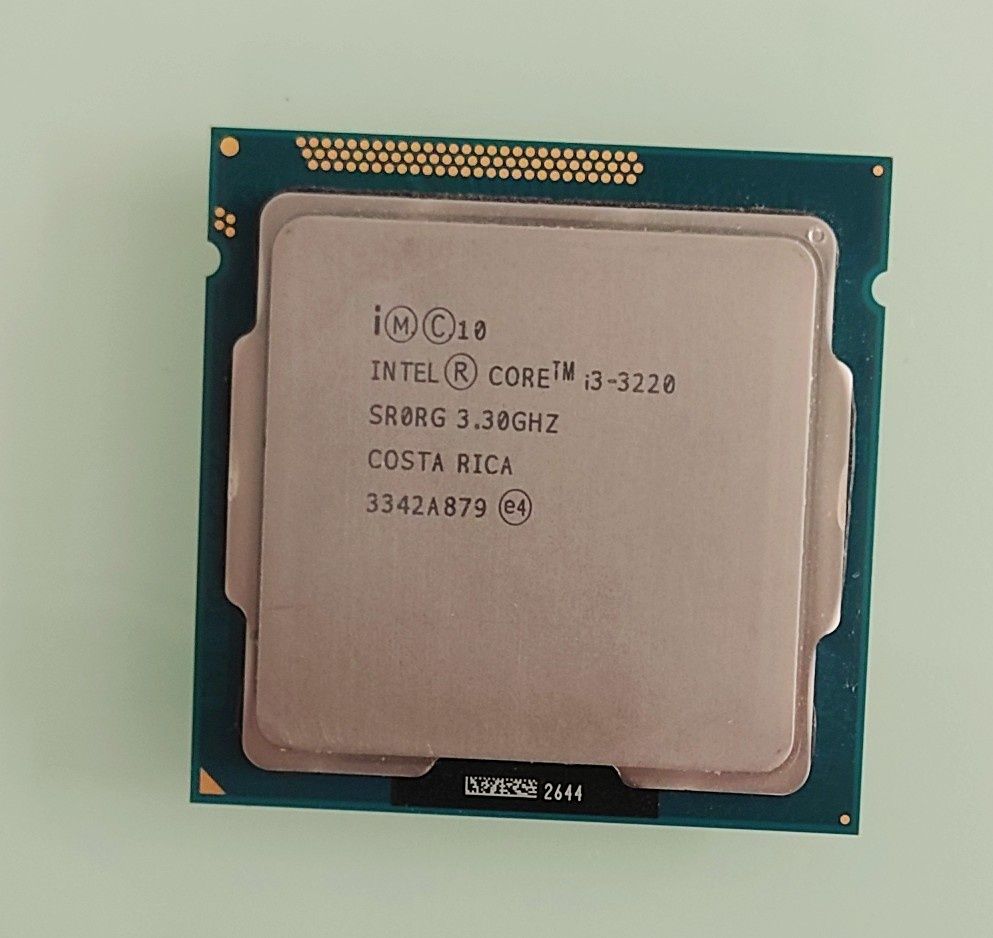 Procesor Intel I3 3220 w idealnym stanie.