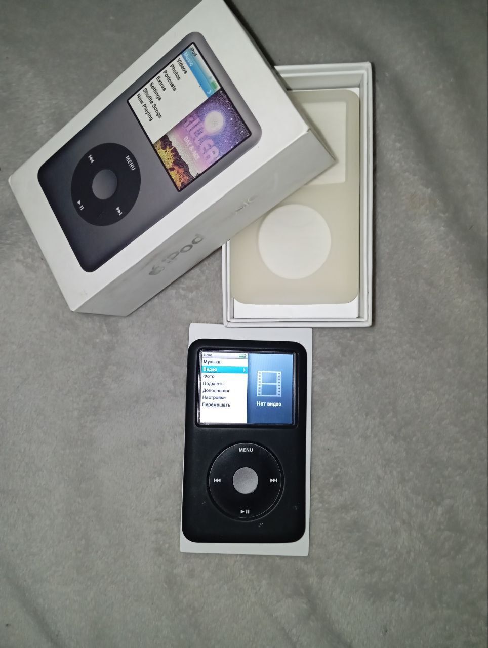 iPod classic 160GB 
Model A1238
В комплекте провод ,  два чехла 
Цена: