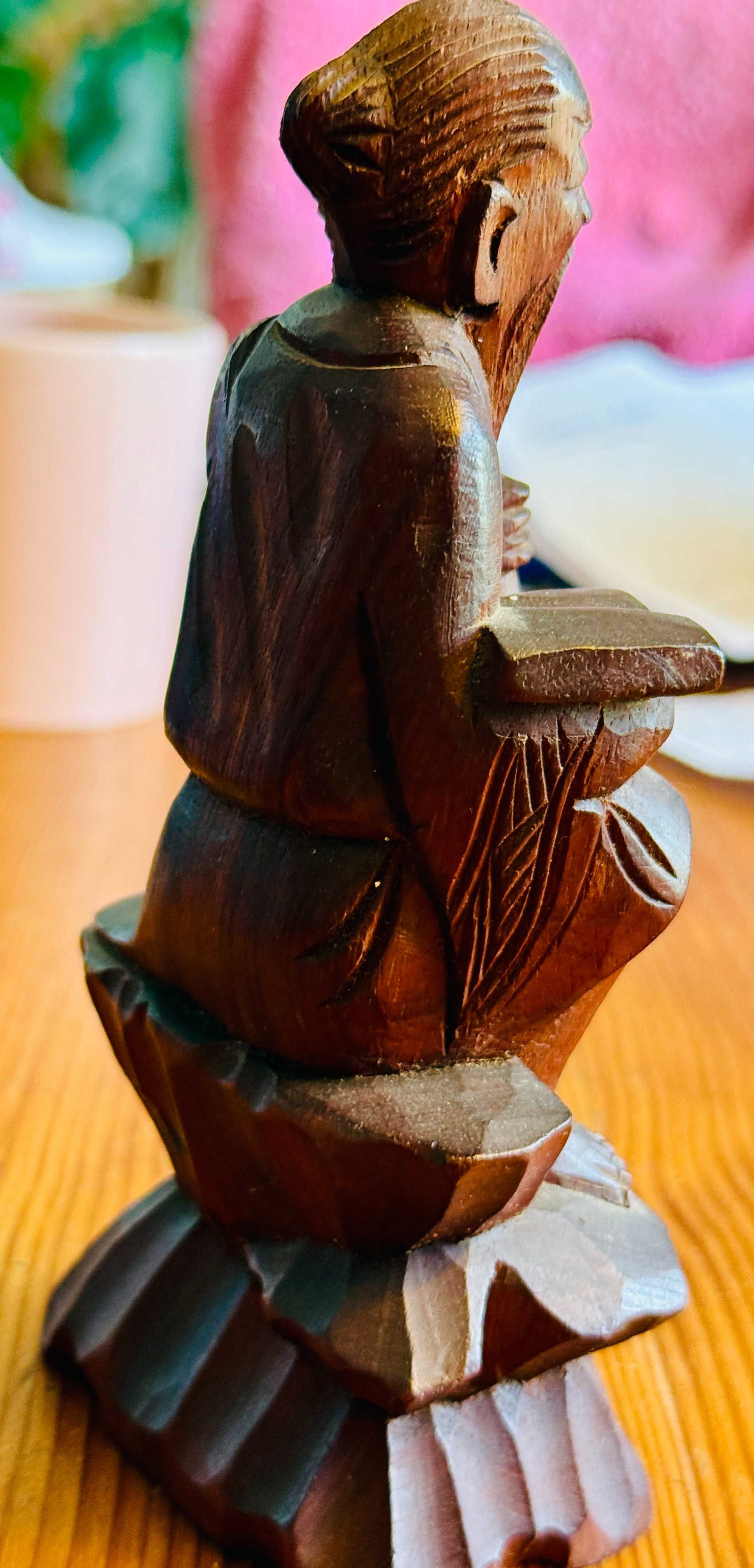egzotyczne drewno. Figurka, rękodzieło.