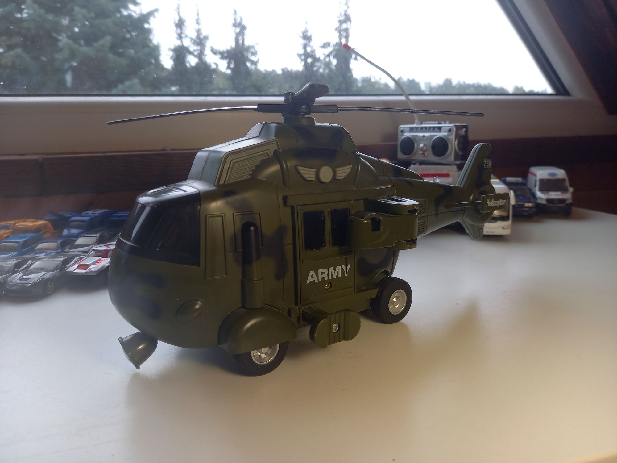 Helikopter wojskowy i auto strażackie 3-5 lat
