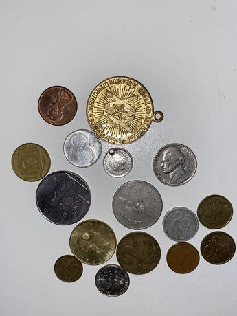 монеты (рубли, копейки, кроны, пени и т.д)