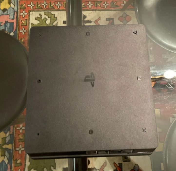Playstation 4 com cabo