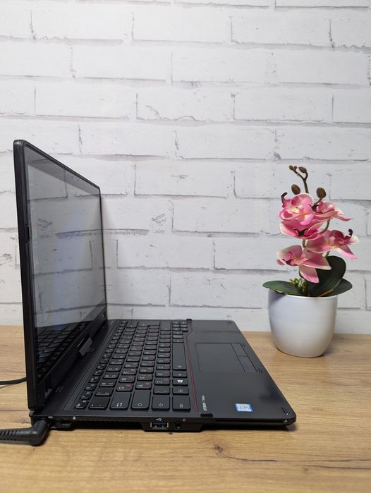 Крутий, стильний , 4-х ядерний ноутбук Fujitsu T938