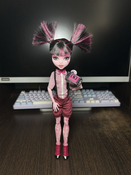 Дракулора Газетний фешнпек Draculaura Monster High Монстер Хай