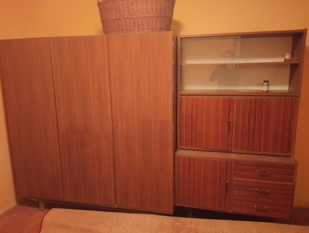 Sprzedam komuś kogo interesuje przerabianie mebli z PRL, świetnie zach