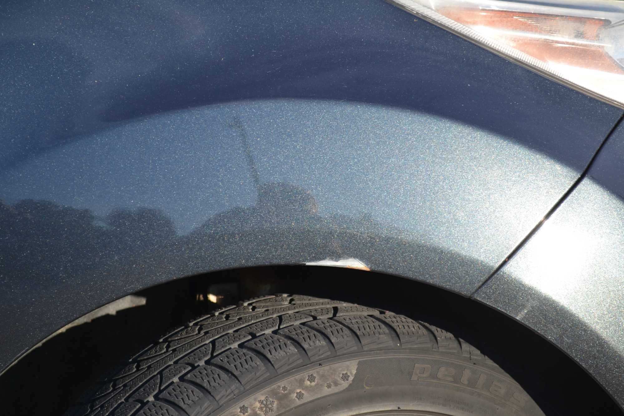 Sprzedam Forda Fiestę 1,6 benz 2011, lekko uszkodzony
