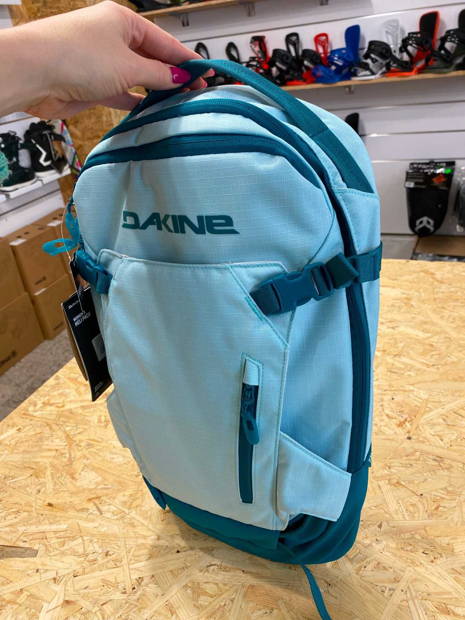 Nowy plecak snowboardowy Dakine Heli Pack 12l (arctic blue)