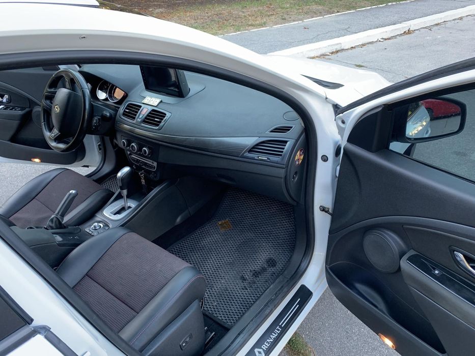 Рено меган      .