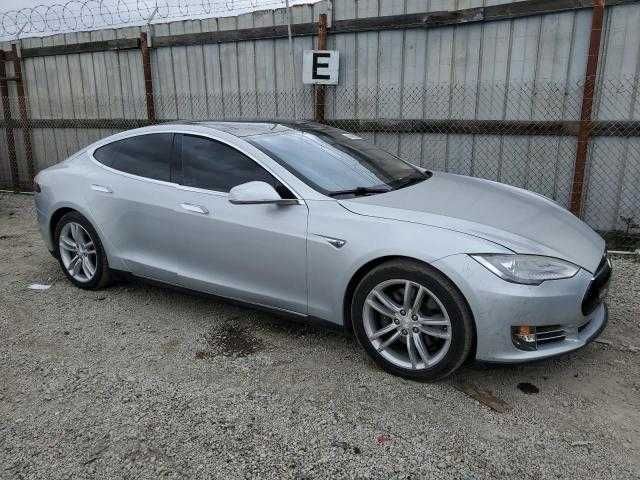 Tesla Model S 2013 Року