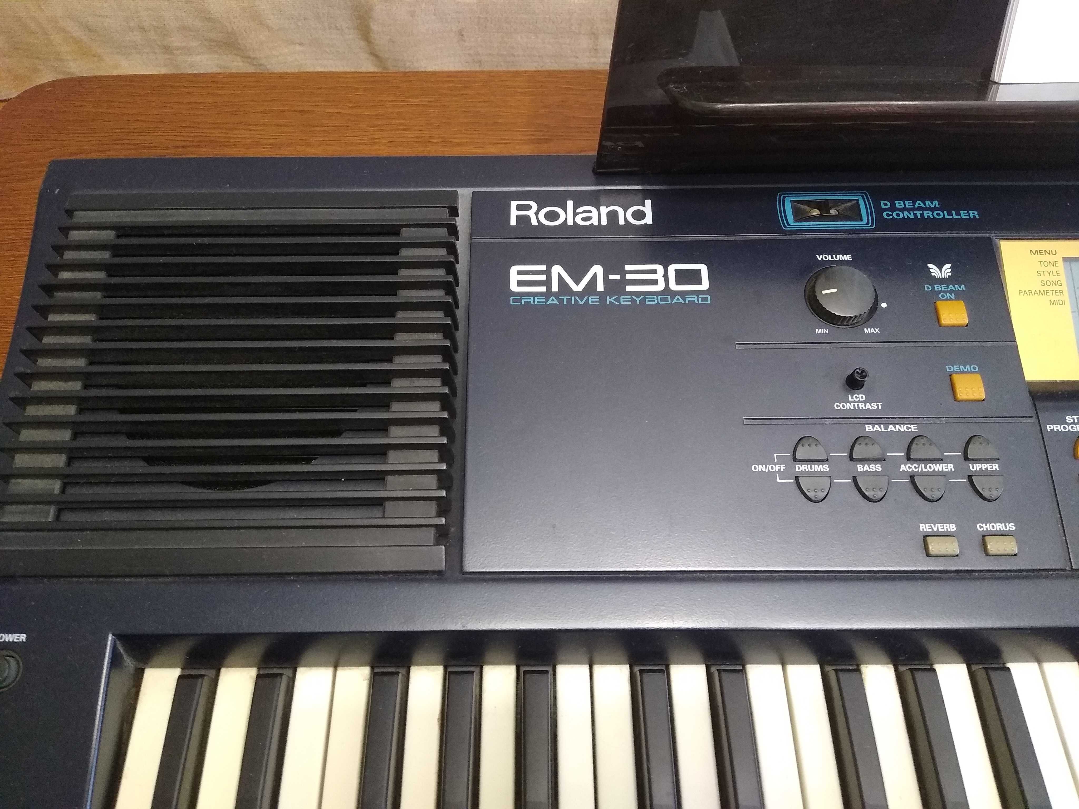 Keyboard Roland EM-30