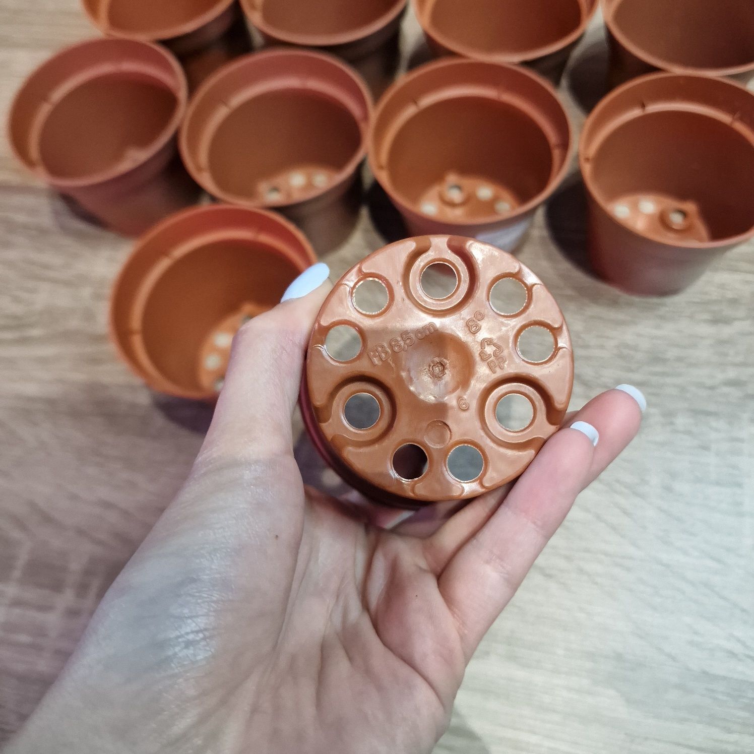 Doniczki brązowe zestaw 10 sztuk 8x6,5 cm 0,22L produkcyjne