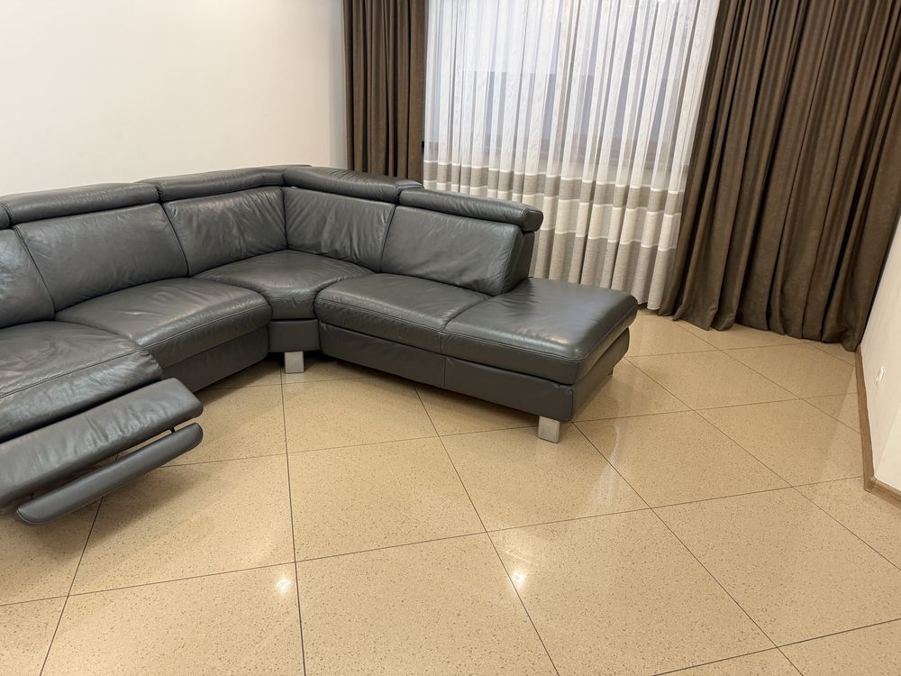 Продам кожаний диван (270х240)