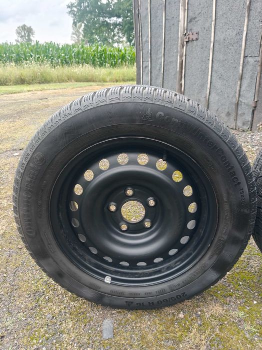 Sprzedam komplet kół na oponach zimowych R 16 205/60