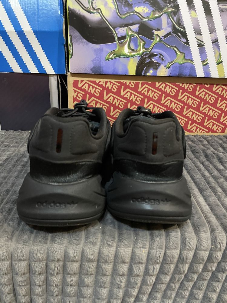 Оригінальні кросівки Adidas Ozelia 39(24,5см)