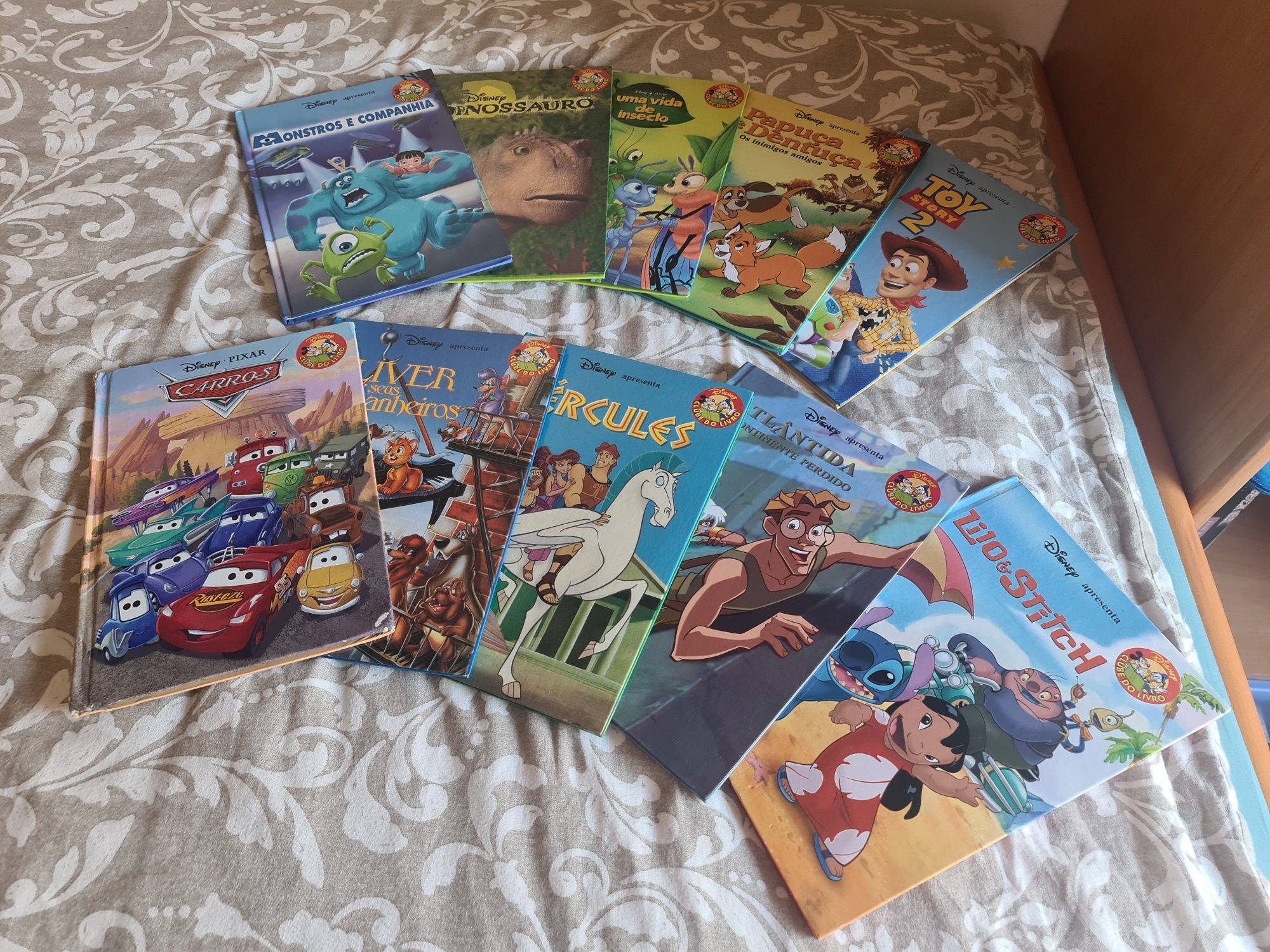 Livros Disney em estantes