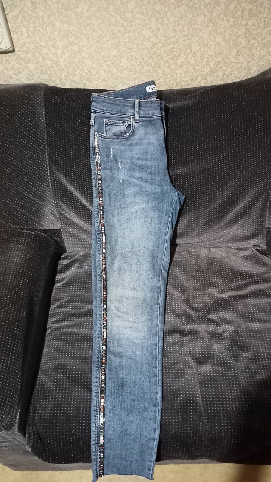 Продам женские джинсы