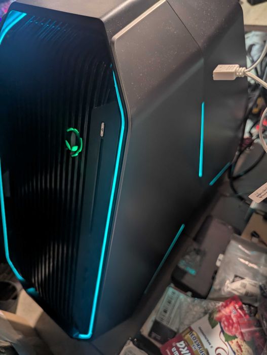 Dell Alienware Area 51 R2 | I7-5820K | GTX1070 | 16GB DDR4 | Wi-Fi