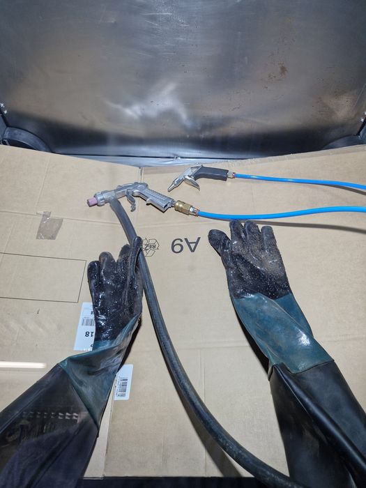 Kabina do piaskowania piaskarka kabinowa