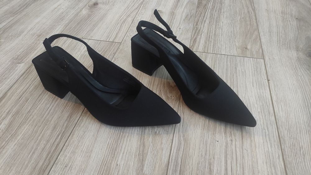 Czarne buty na obcasie