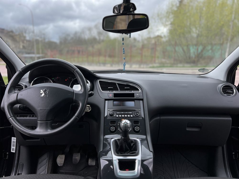 Peugeot 5008 1.6 свіжо пригнаний