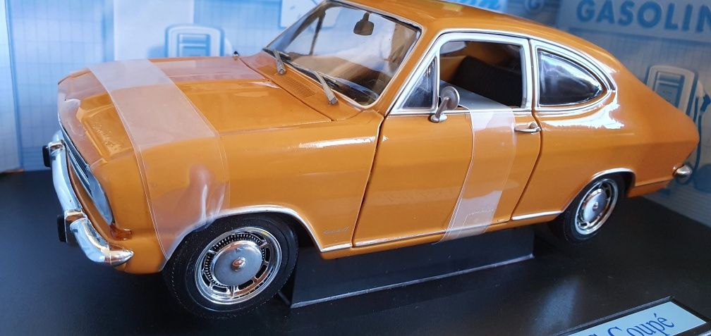 1:18 Revell Opel Kadett SL Coupe nowy