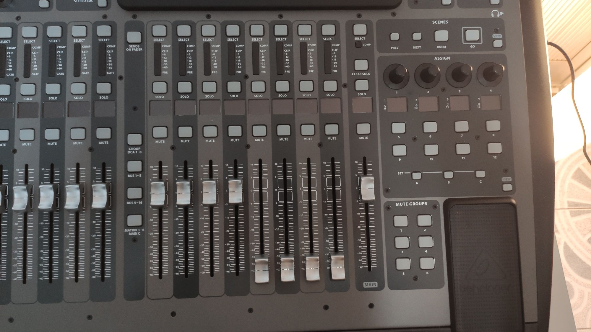 Behringer X32 + Case + X-Live Card + Decksaver – Como Nova!