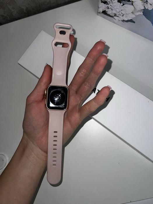 Продам apple watch se 40mm