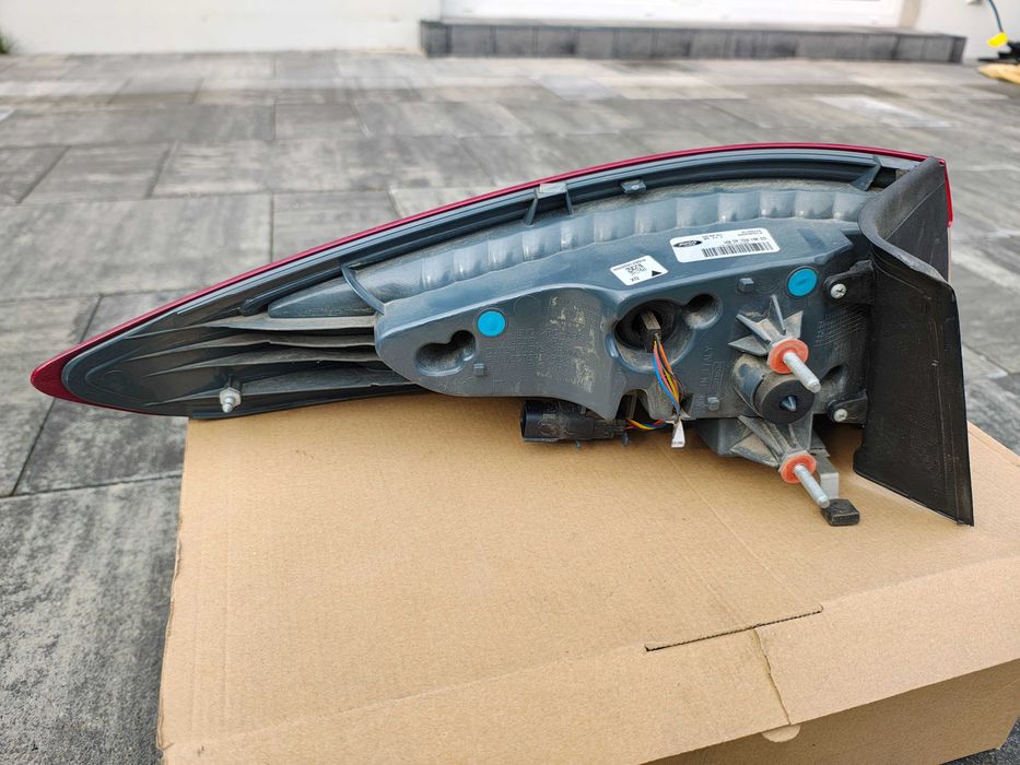 Lampa prawy tył mondeo mk5