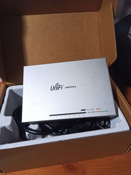 Świtch Ubiquti Unifi US-8