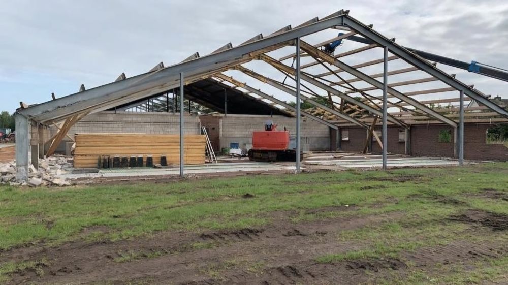 Konstrukcja stalowa obory, kurnik obora 24x32  770m2