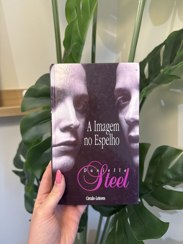 Livro de capa dura “A Imagem no Espelho” - Danielle Steel