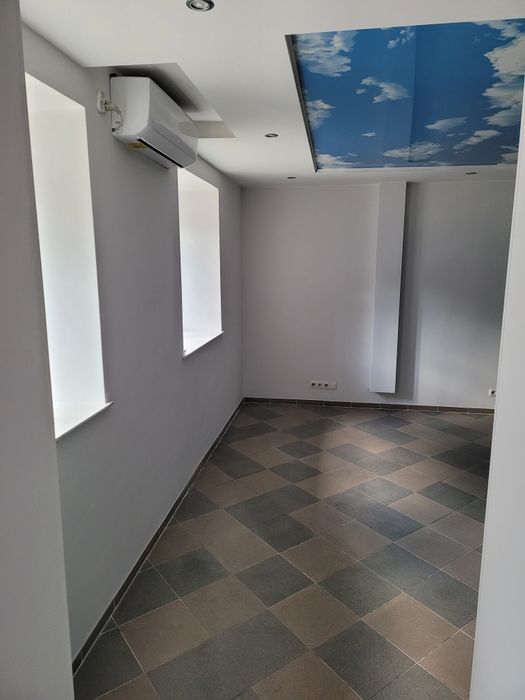 ЦЕНТР ГОРОДА.Офисное помещения,капитальный ремонт,центр города, первый