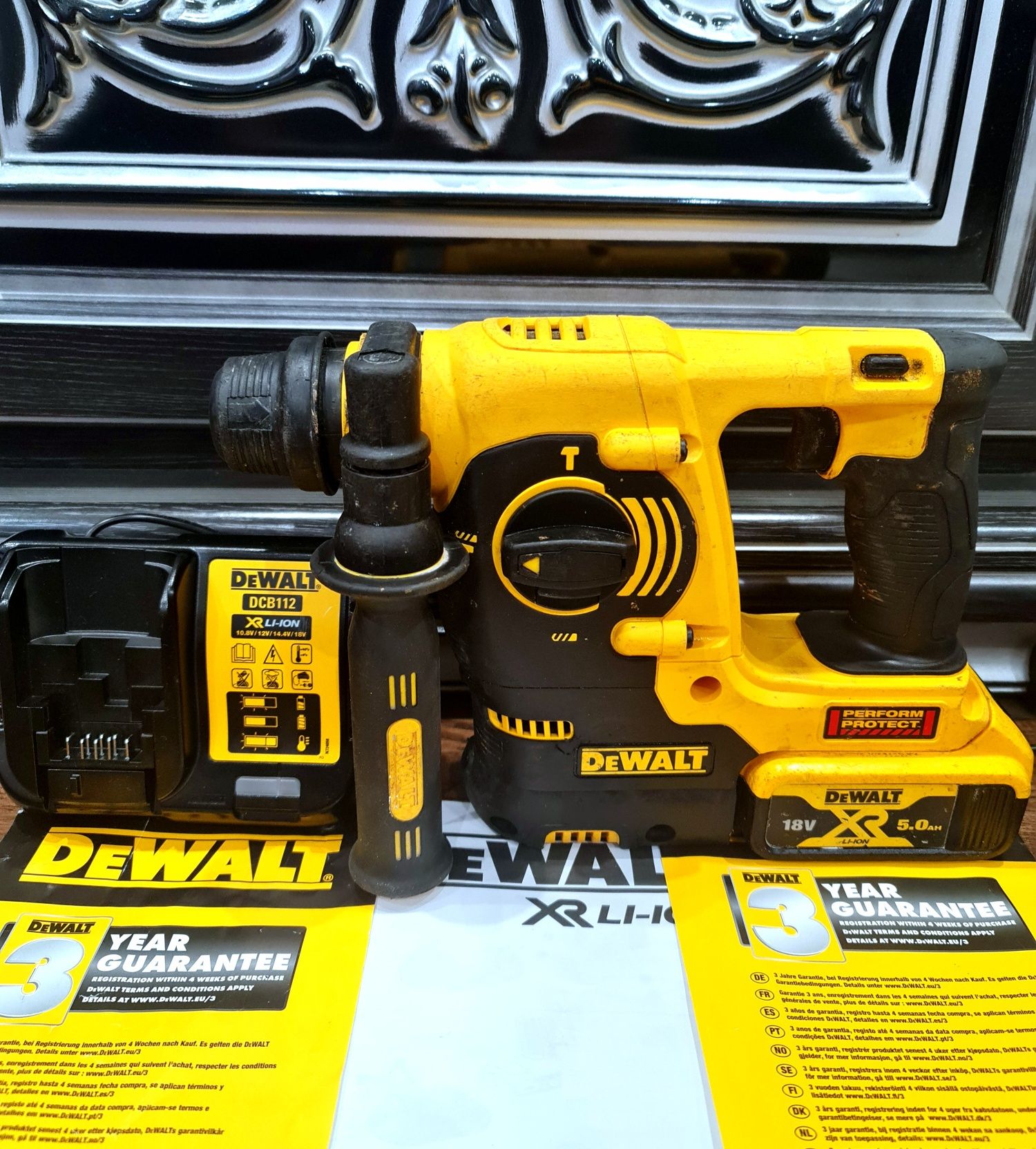 Акумуляторний перфоратор DeWalt DCH253