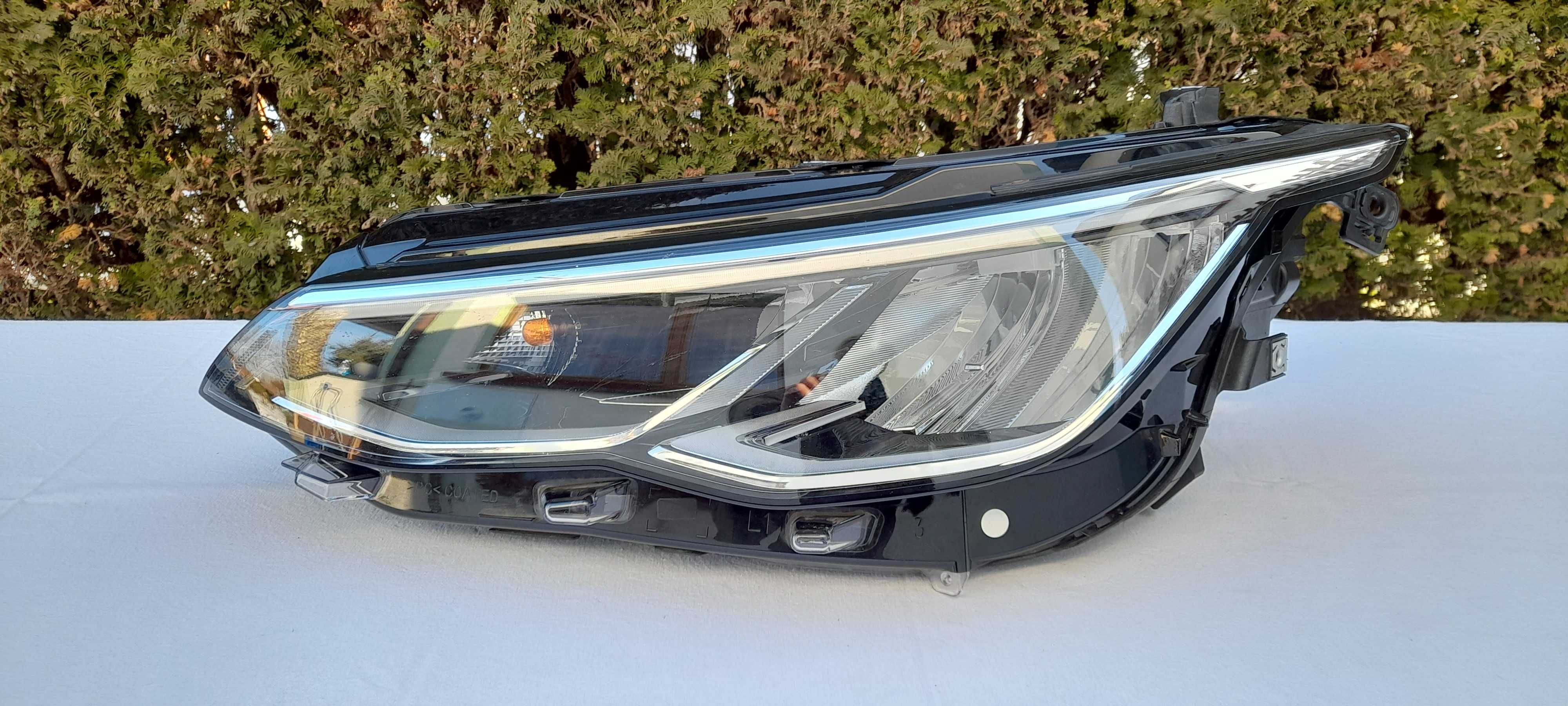 Reflektor lampa przednia lewa  VW Golf VIII  Led Europa