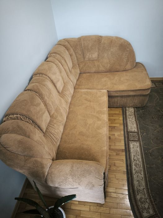 Продаю кутовий диван.