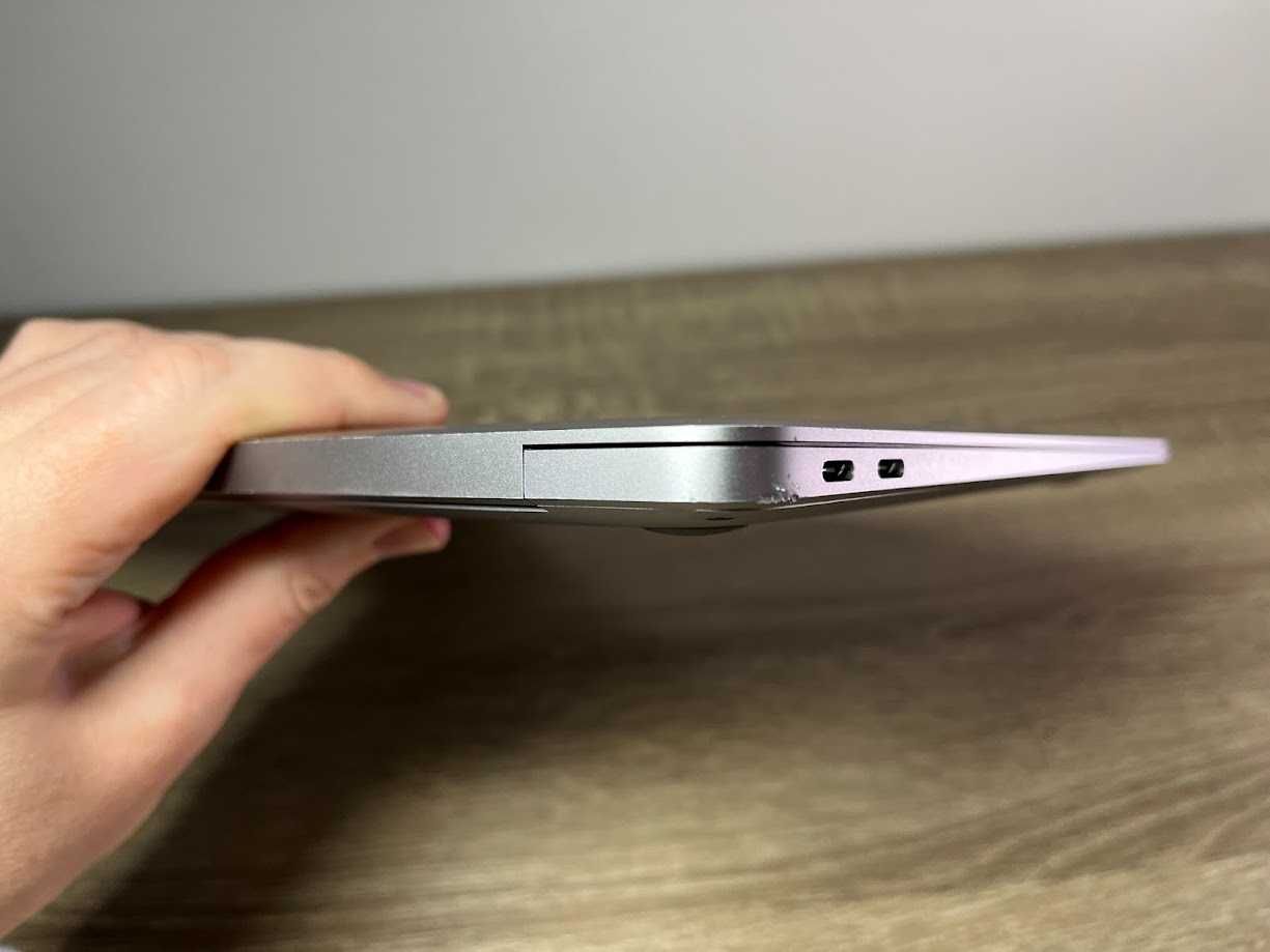 Apple Macbook Air 2020 M1 / 16Gb / SSD 256Gb - батарея 93%