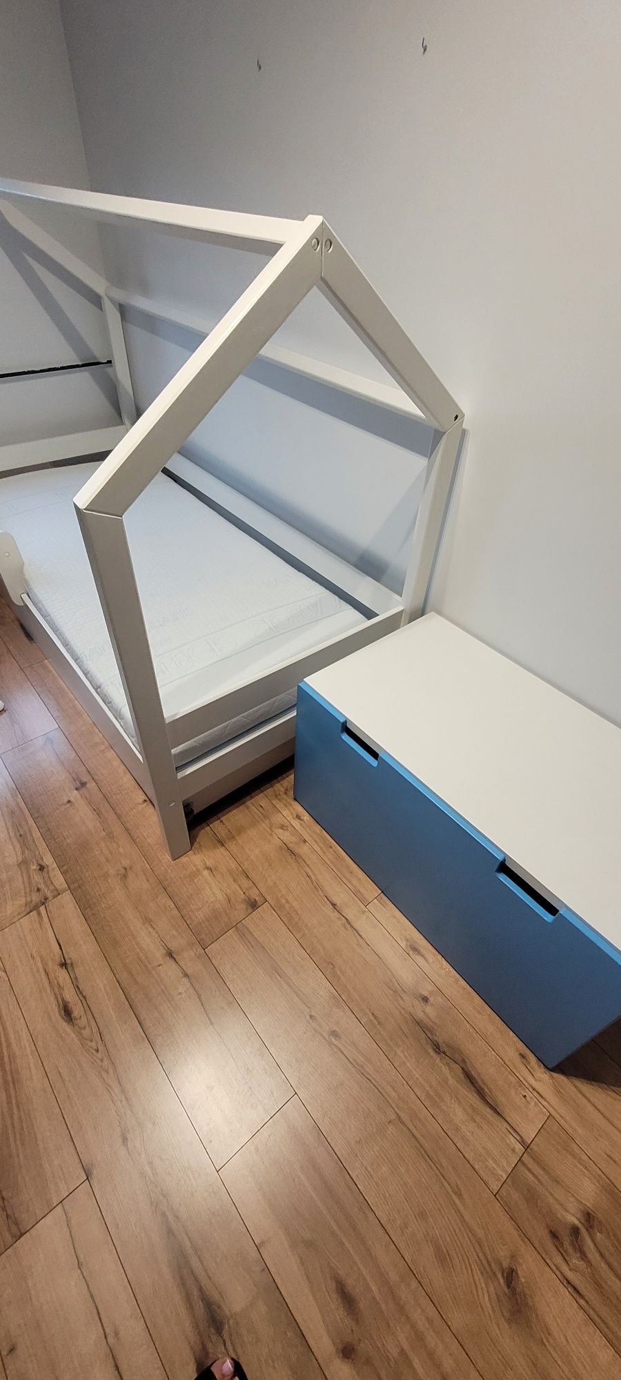 Meble dziecięce IKEA stuva białe niebieskie łóżko biurko mebelki