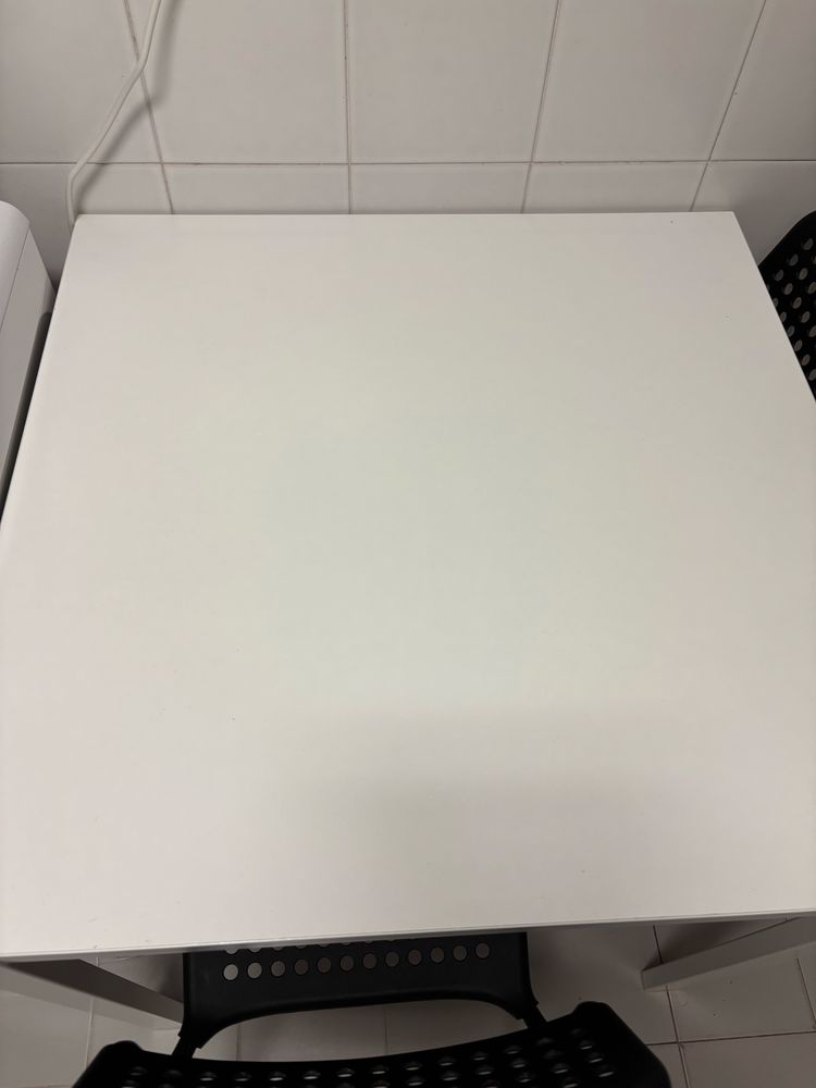 Mesa Ikea de cozinha (com 2 cadeiras)