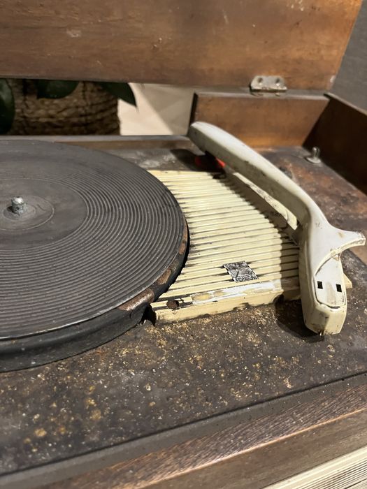 Radio lampowe  z gramofonem prl vintage Diora Ballada 24501