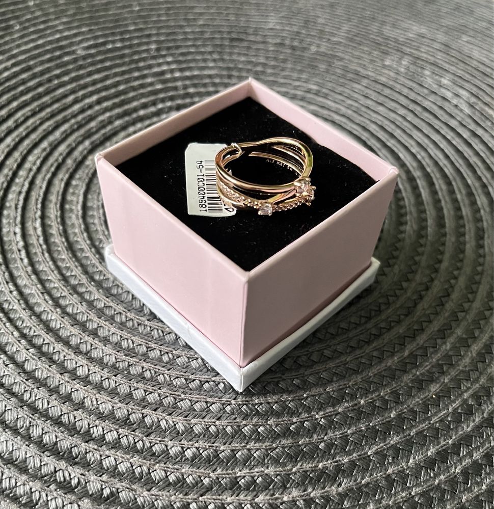 Pierścionek Pandora w kolorze rose gold