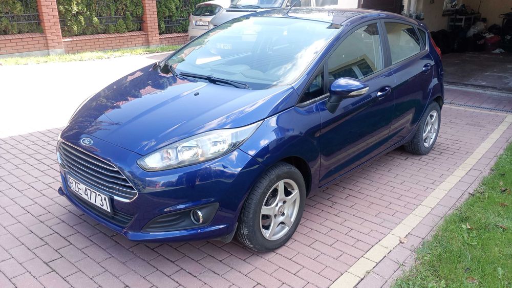 Fiesta Mk7 2014 rok uszkodzony (przetarty bok)