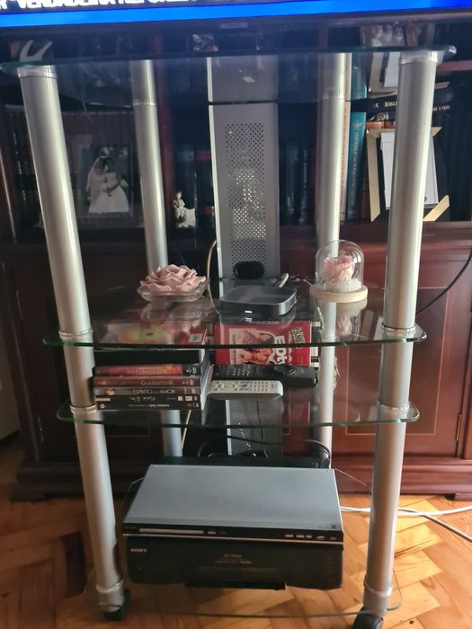 Mesa em vidro,para suporte de televisão.